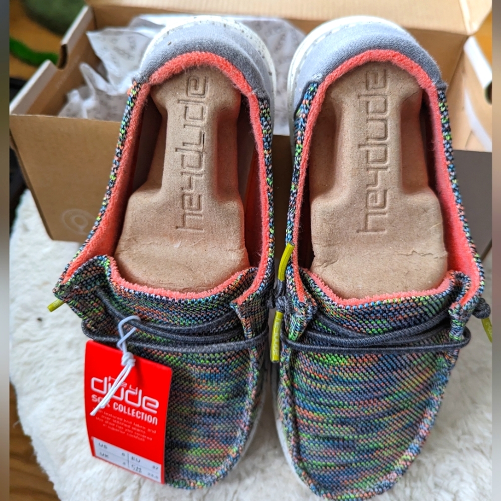 Hey Dude Loafers, size 6, Peacock Pink